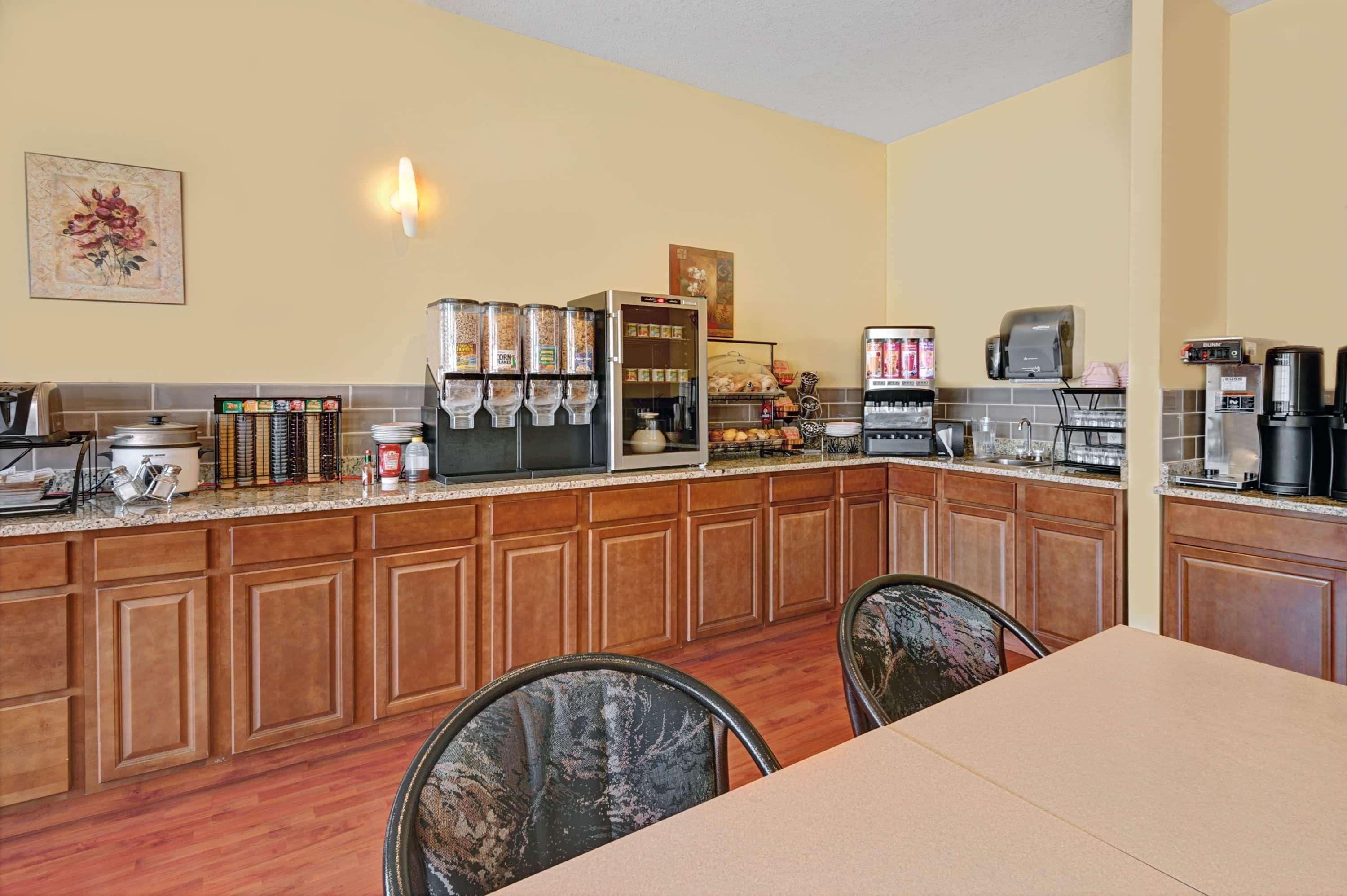 Quality Inn & Suites Edmonton International Airport Leduc Ngoại thất bức ảnh