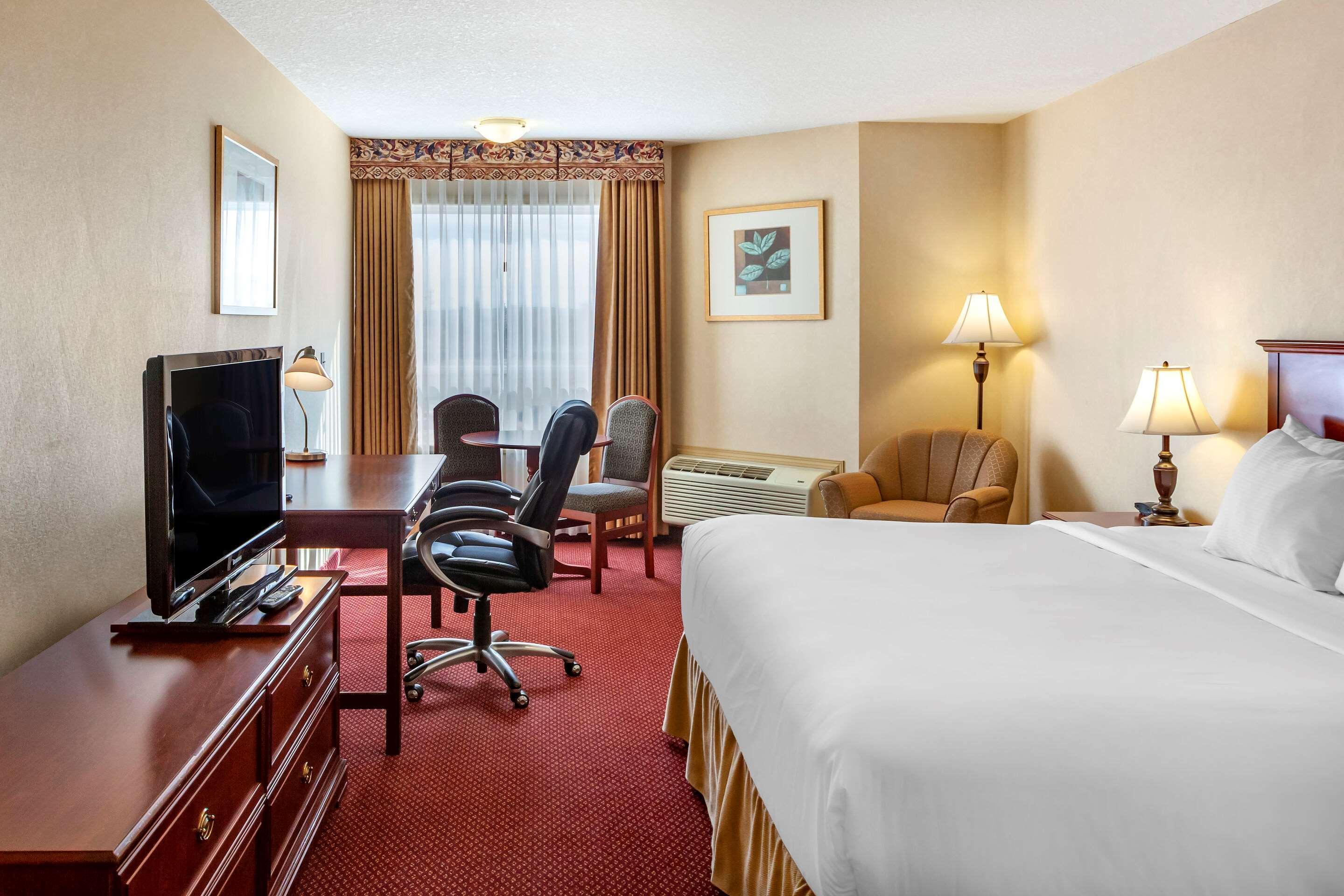 Quality Inn & Suites Edmonton International Airport Leduc Ngoại thất bức ảnh