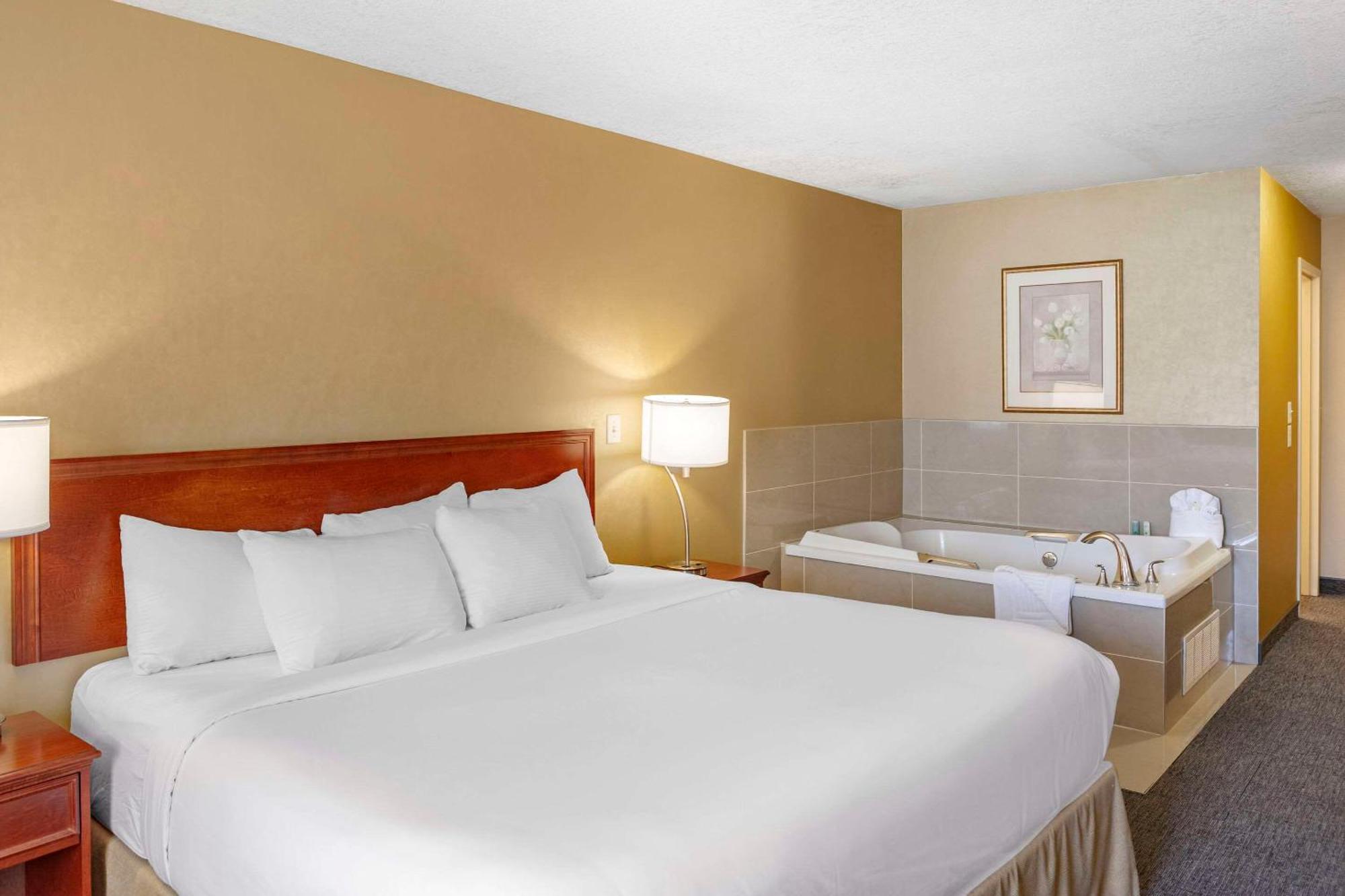 Quality Inn & Suites Edmonton International Airport Leduc Ngoại thất bức ảnh