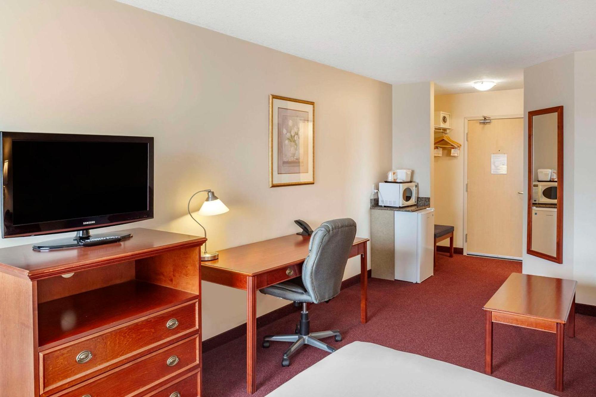 Quality Inn & Suites Edmonton International Airport Leduc Ngoại thất bức ảnh