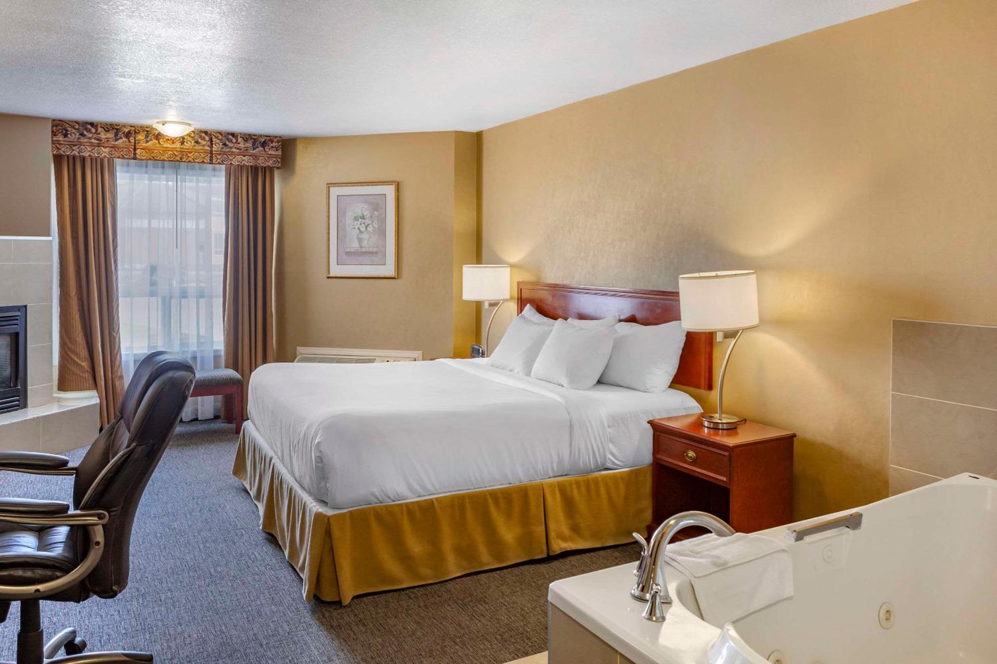 Quality Inn & Suites Edmonton International Airport Leduc Ngoại thất bức ảnh