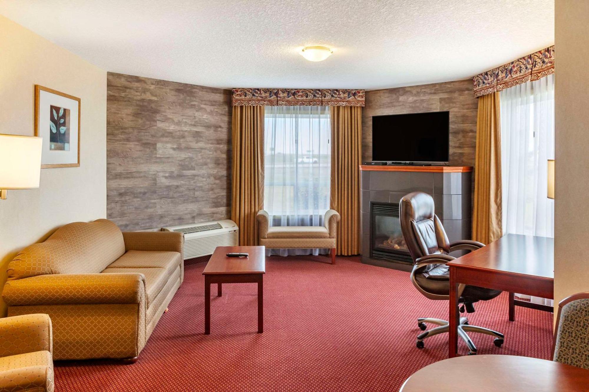 Quality Inn & Suites Edmonton International Airport Leduc Ngoại thất bức ảnh