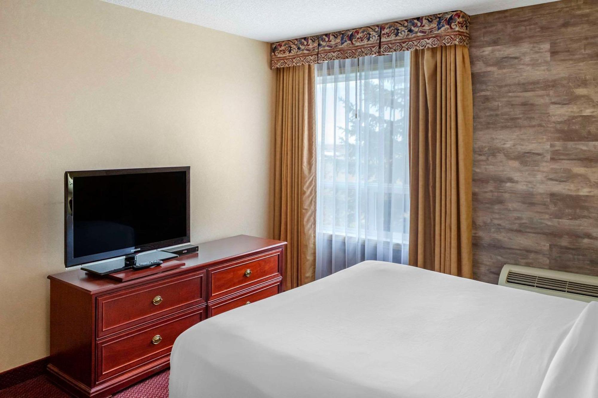Quality Inn & Suites Edmonton International Airport Leduc Ngoại thất bức ảnh