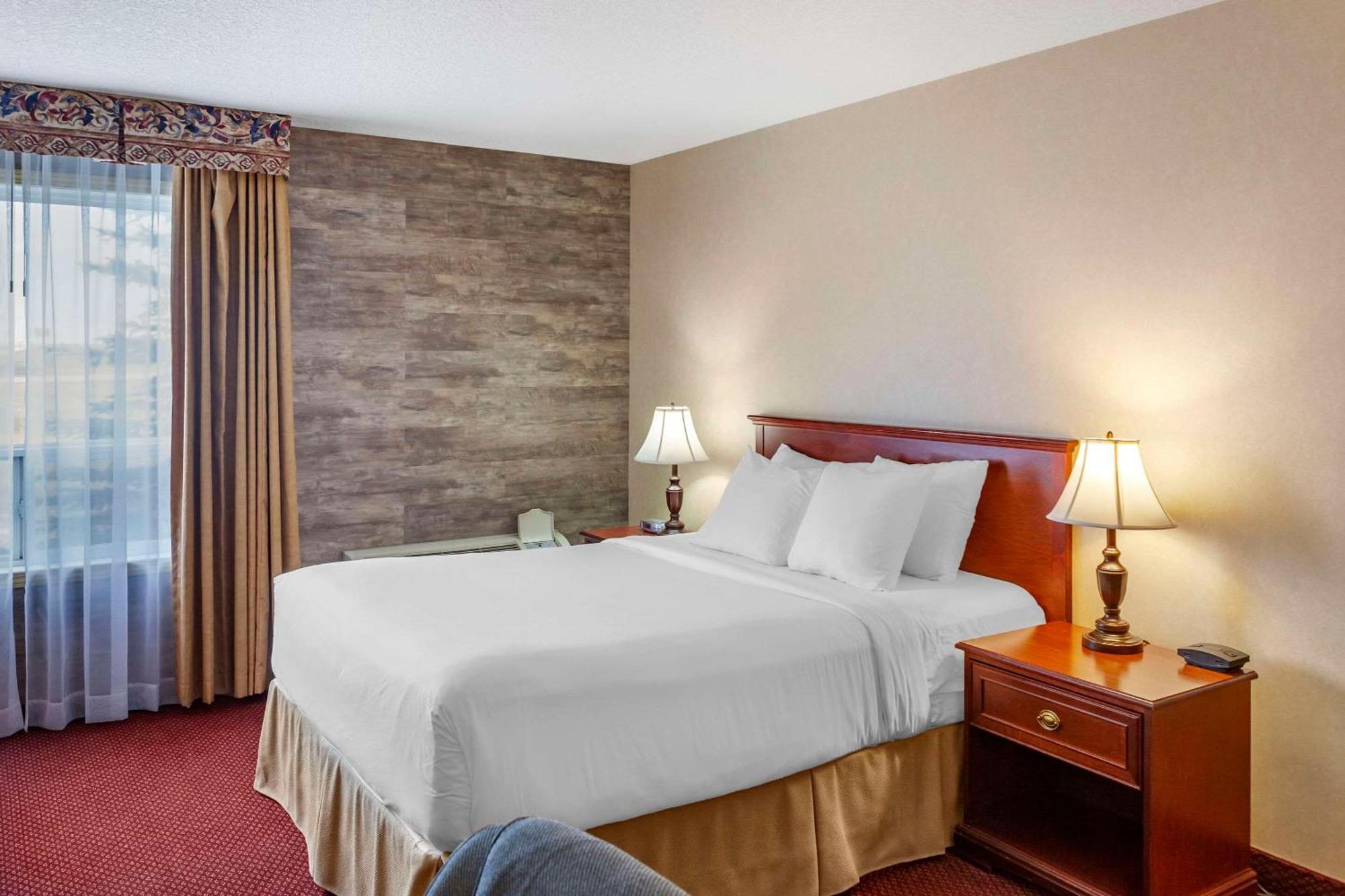 Quality Inn & Suites Edmonton International Airport Leduc Ngoại thất bức ảnh