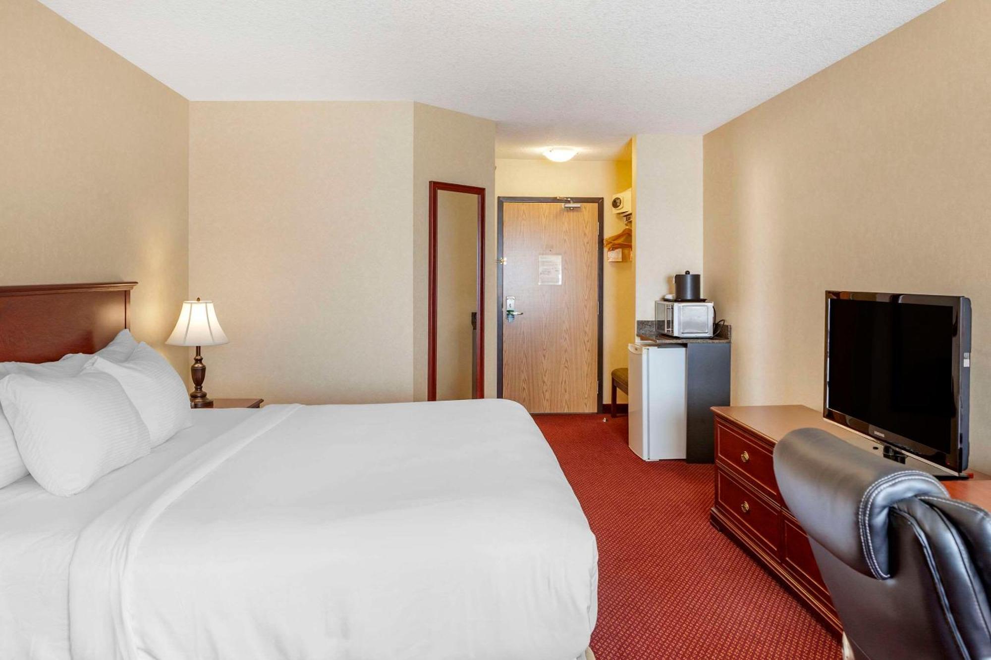Quality Inn & Suites Edmonton International Airport Leduc Ngoại thất bức ảnh