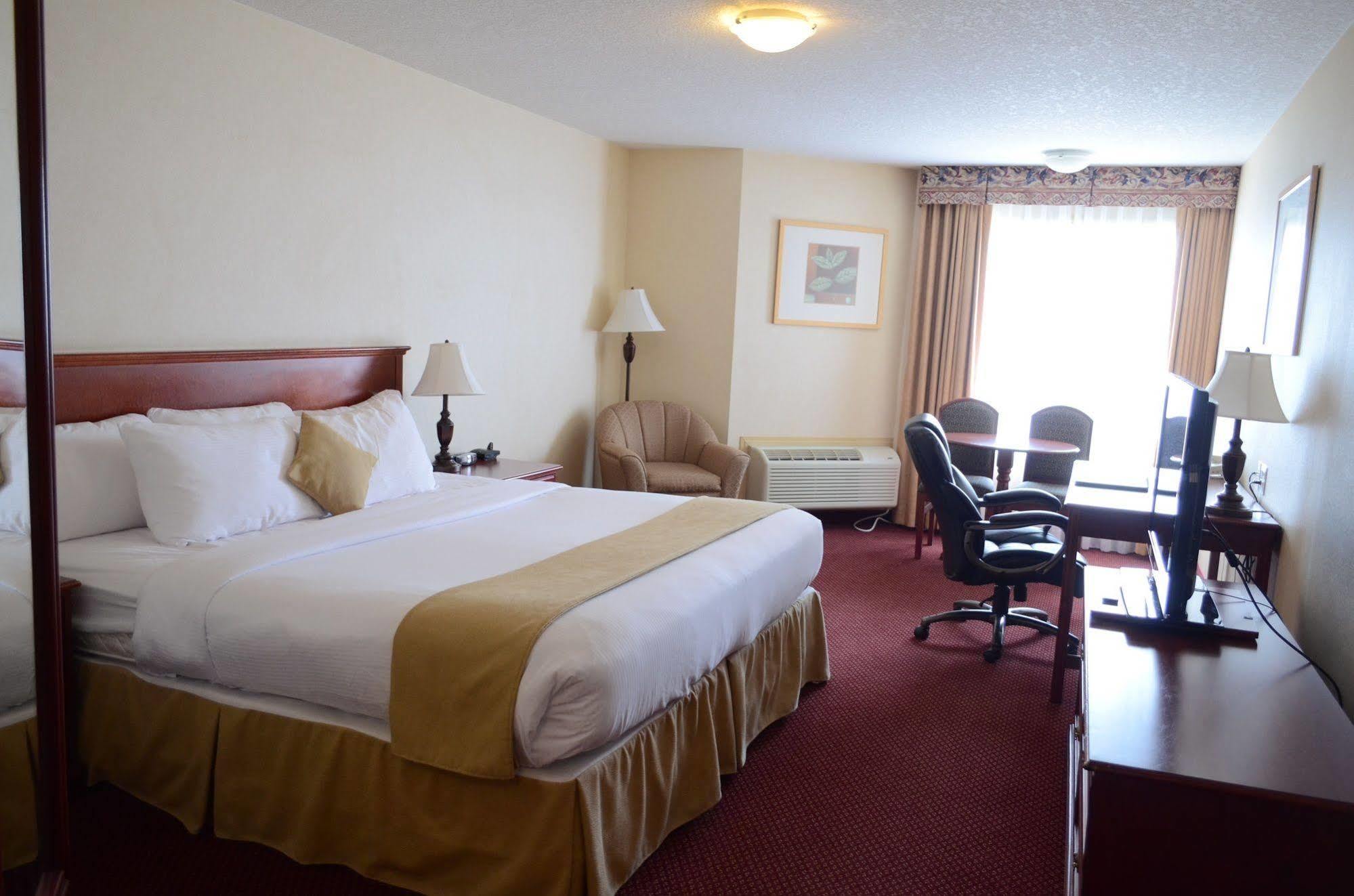 Quality Inn & Suites Edmonton International Airport Leduc Ngoại thất bức ảnh