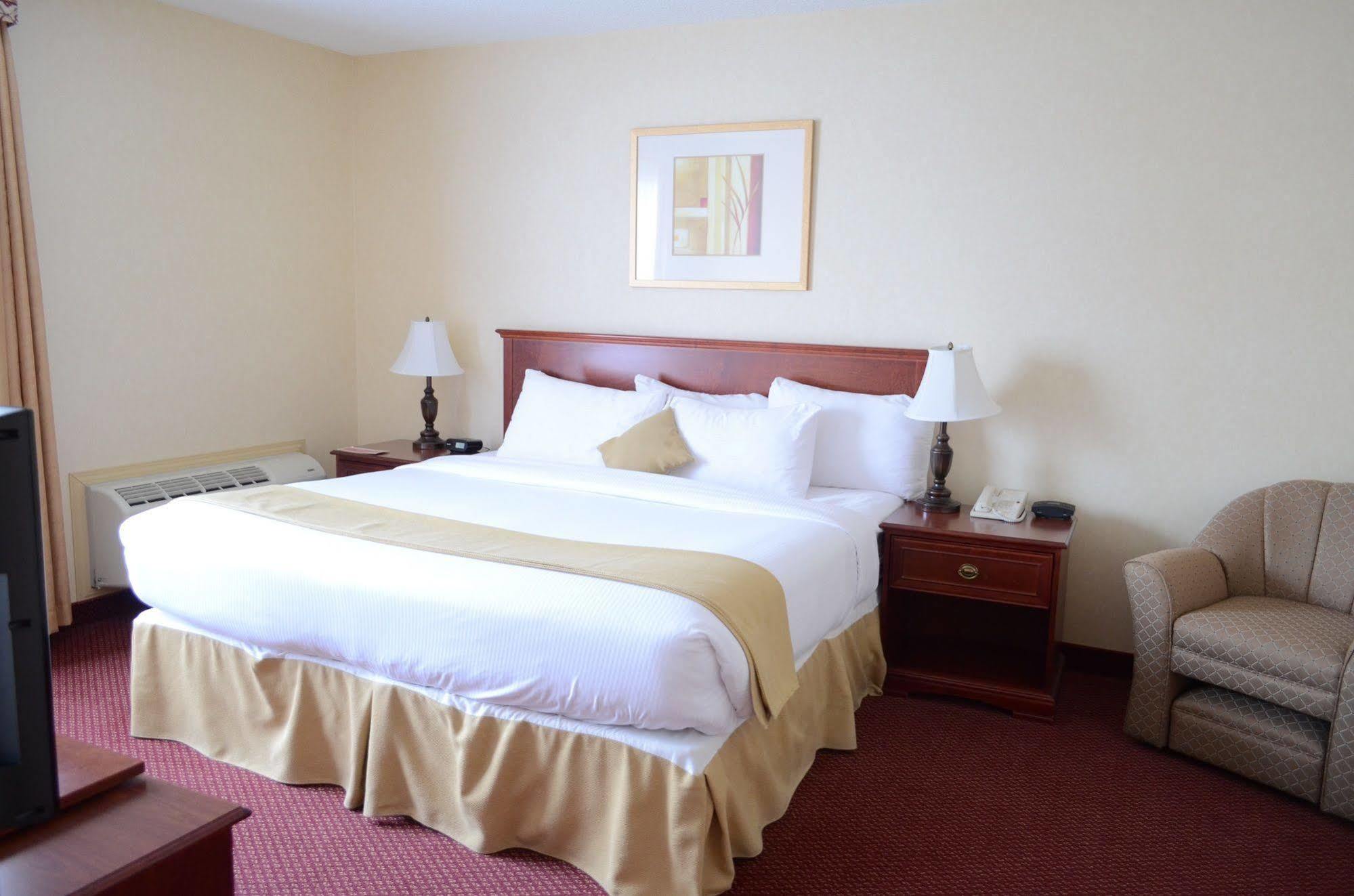 Quality Inn & Suites Edmonton International Airport Leduc Ngoại thất bức ảnh