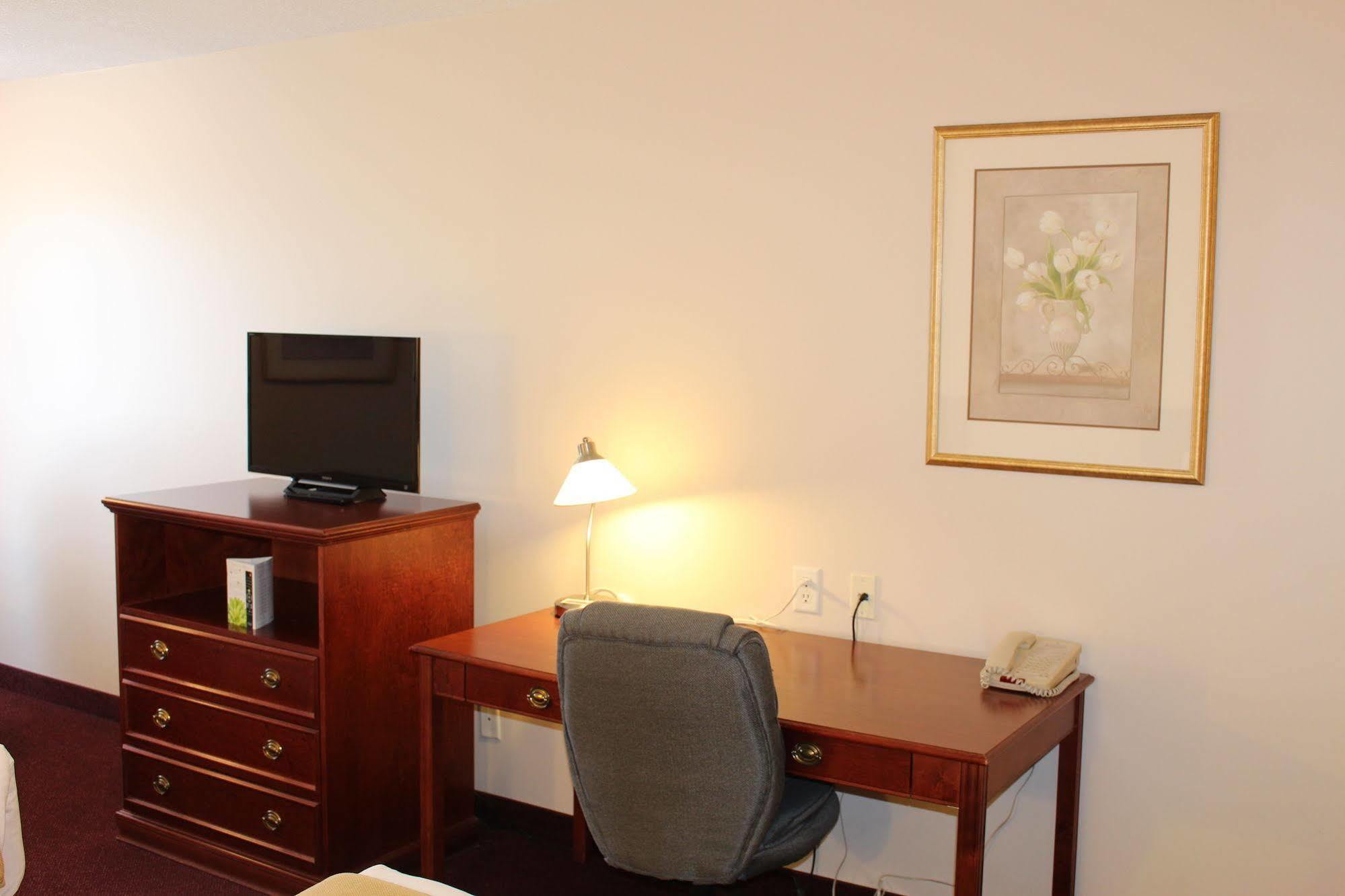 Quality Inn & Suites Edmonton International Airport Leduc Ngoại thất bức ảnh
