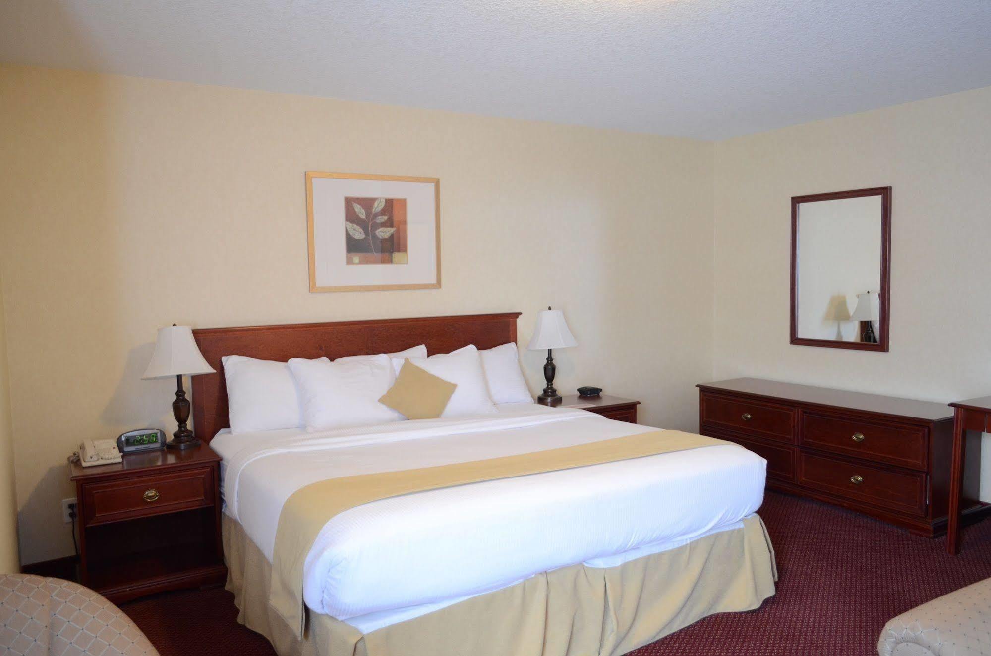 Quality Inn & Suites Edmonton International Airport Leduc Ngoại thất bức ảnh