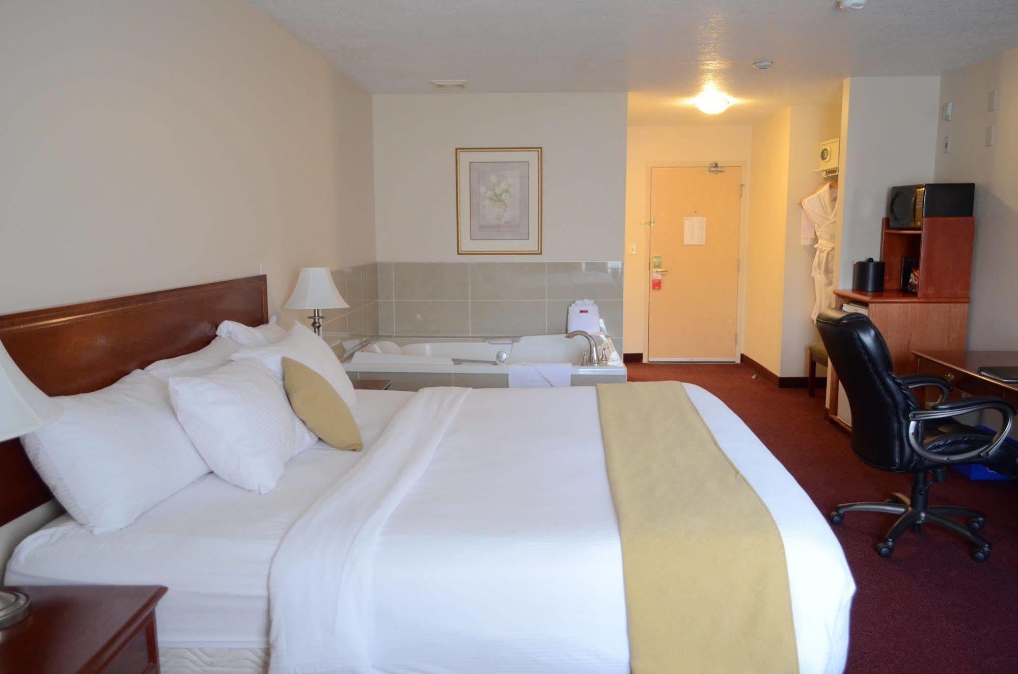 Quality Inn & Suites Edmonton International Airport Leduc Ngoại thất bức ảnh